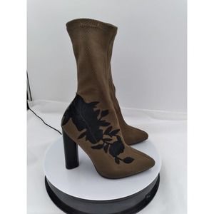 KHAKI STRETCH EMBROIDERED SOCK BOOTS BY QUPID size 7